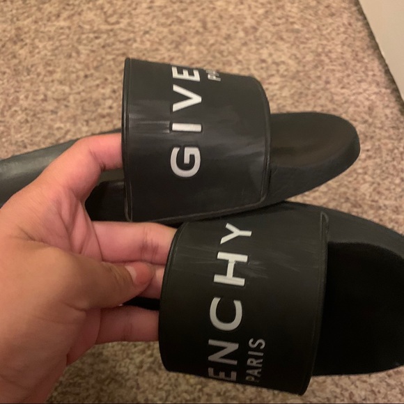 Givenchy Logo Slides - Picture 5 of 6